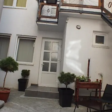 Little L Dorcol Belgrado