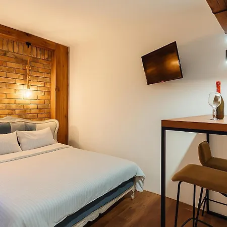 Little L Dorcol * Belgrado